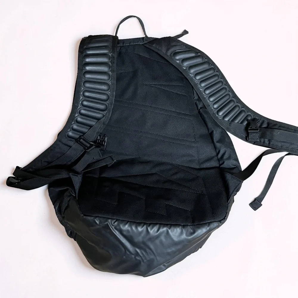Nike Black & White Backpack EUC, all zippers work, no tears or rubs seen, unisex